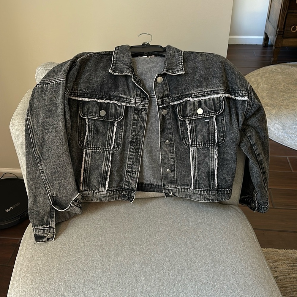 Medium Cropped Black denim jean jacket made by Andree